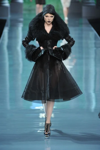 Look 12